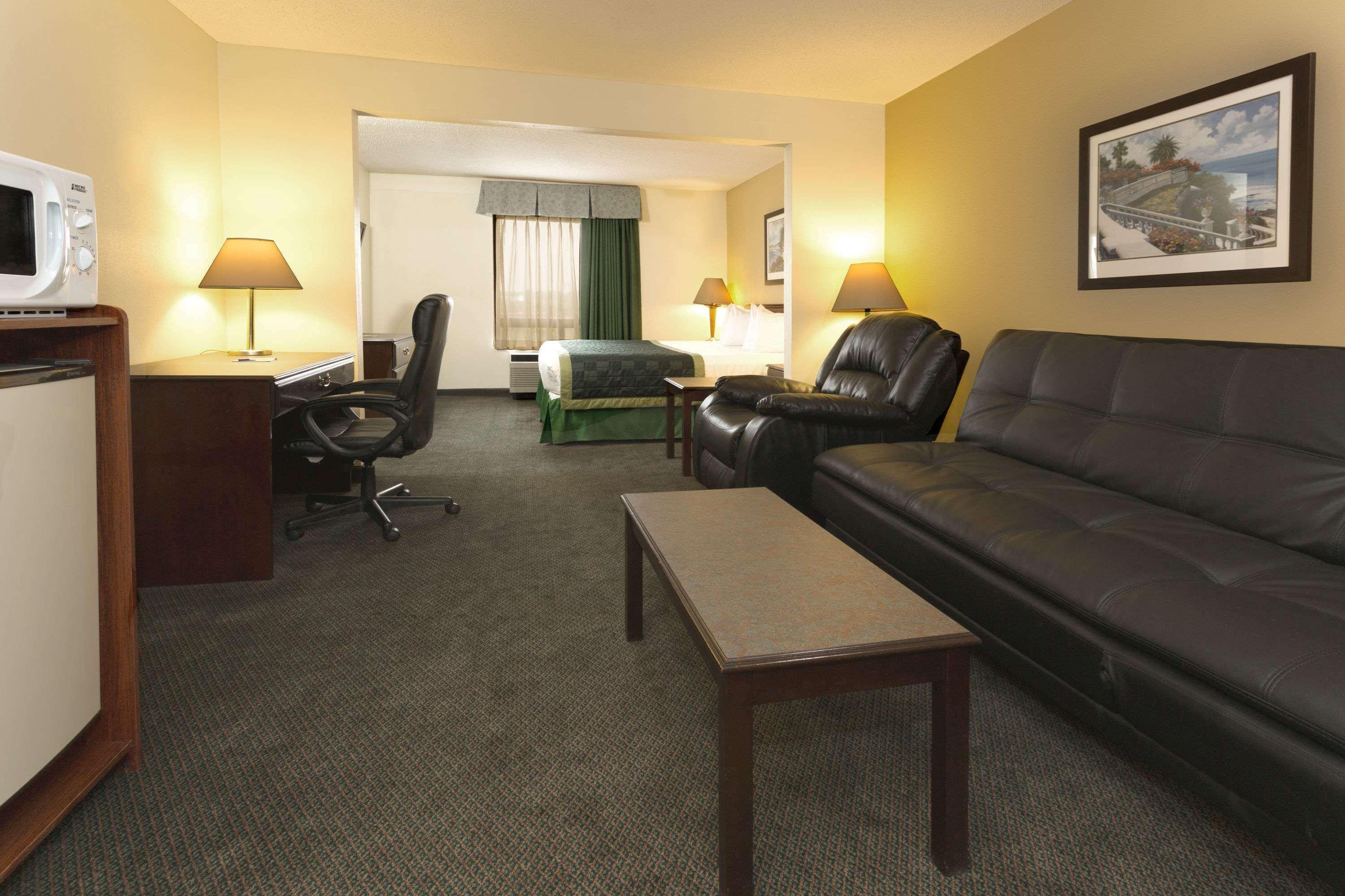 Hotel Baymont By Wyndham