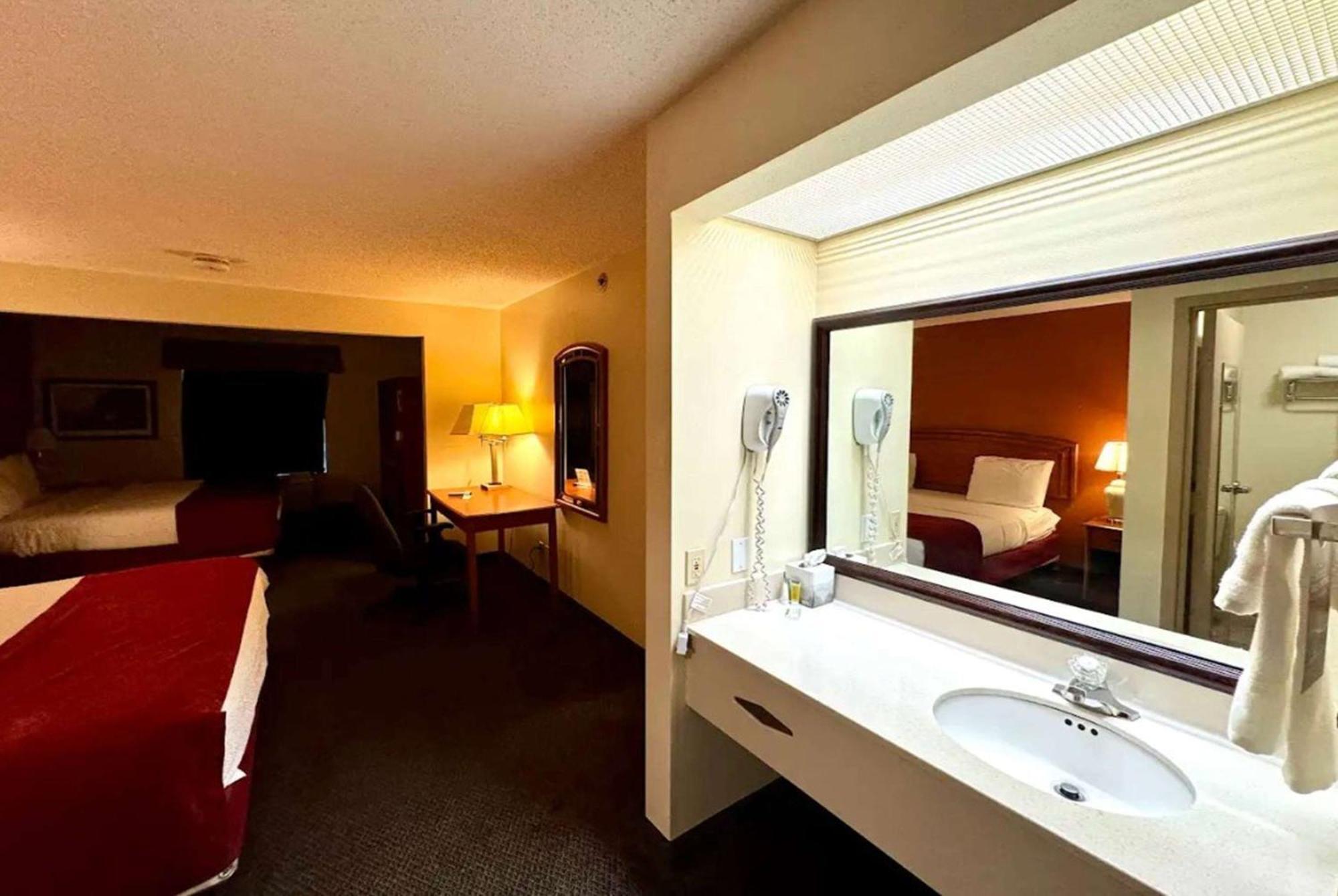 Hotel Baymont By Wyndham 2*