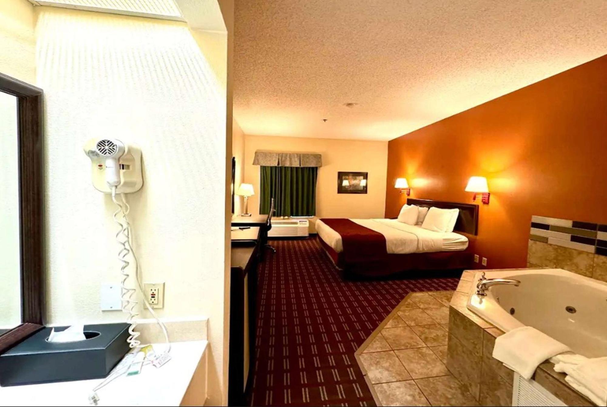 Baymont By Wyndham Hotel Mason