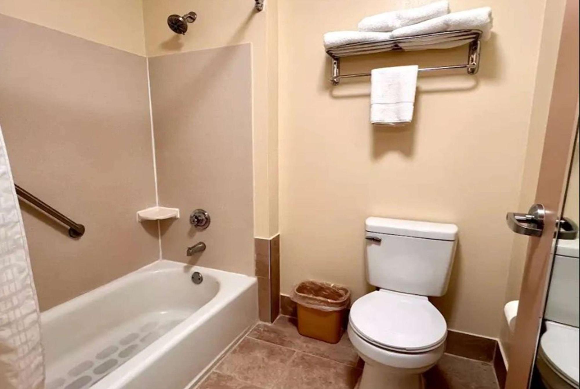 Baymont By Wyndham Hotel Mason